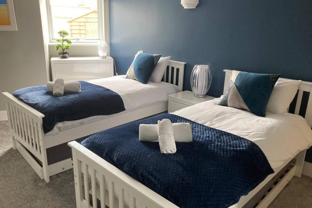Beautiful 3 Bedroom Apartment By The Sea New Quay Εξωτερικό φωτογραφία
