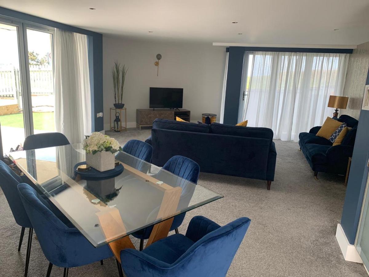 Beautiful 3 Bedroom Apartment By The Sea New Quay Εξωτερικό φωτογραφία